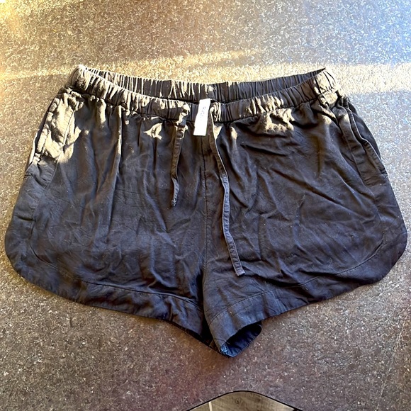 RVCA comfy shorts - Picture 1 of 2